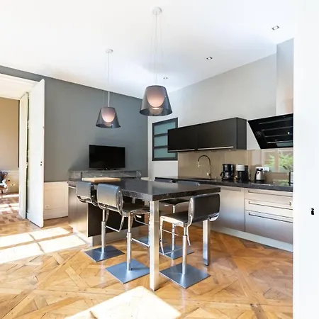 Chambellan Des Ducs - Caractere Et Appartement