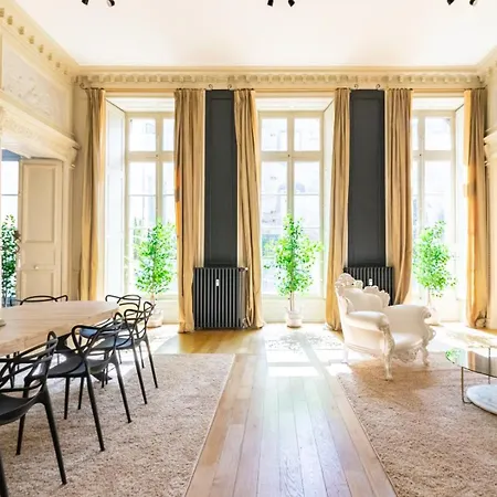 Chambellan Des Ducs - Caractere Et *