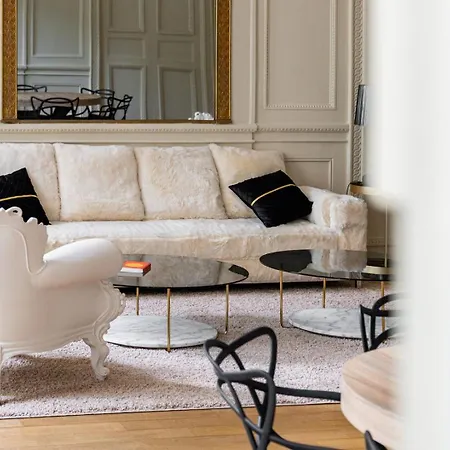 Chambellan Des Ducs - Caractere Et Appartement