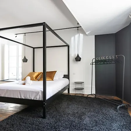 Chambellan Des Ducs - Caractere Et ディジョン