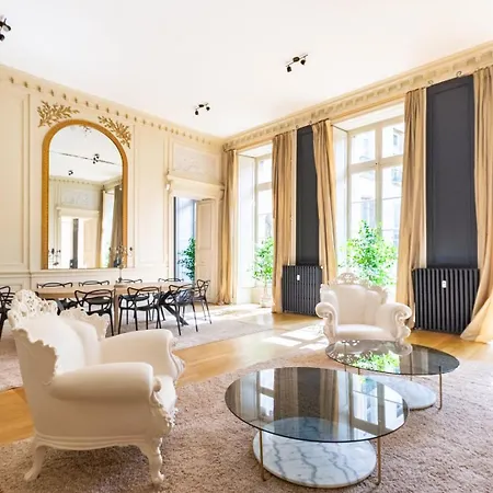 Chambellan Des Ducs - Caractere Et ディジョン