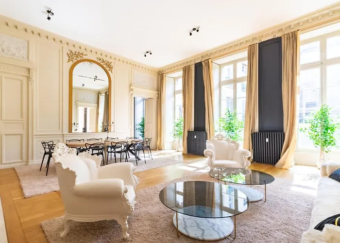 Chambellan Des Ducs - Caractere Et Ντιζόν